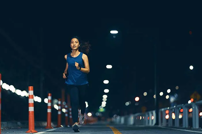 Tren Olahraga Malam Setelah Tarawih Makin Ramai di 2026, Benarkah Bikin Cepat Kurus atau Malah Bahaya Bagi Jantung?