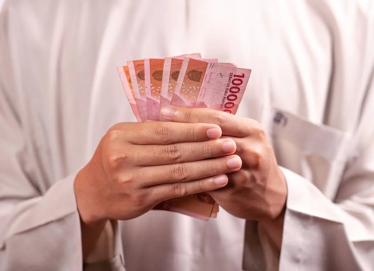 THR Sudah Cair? Awas Ludes Berjamaah! Ini 5 Trik Sakti Kelola Uang Lebaran Biar Dompet Tetap Tebal Sampai Bulan Depan